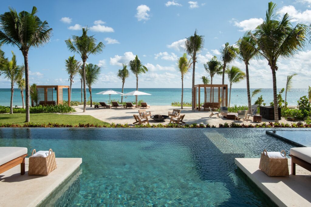 Top 10 Most Luxurious Resorts Near Cancun (2025 Guide)