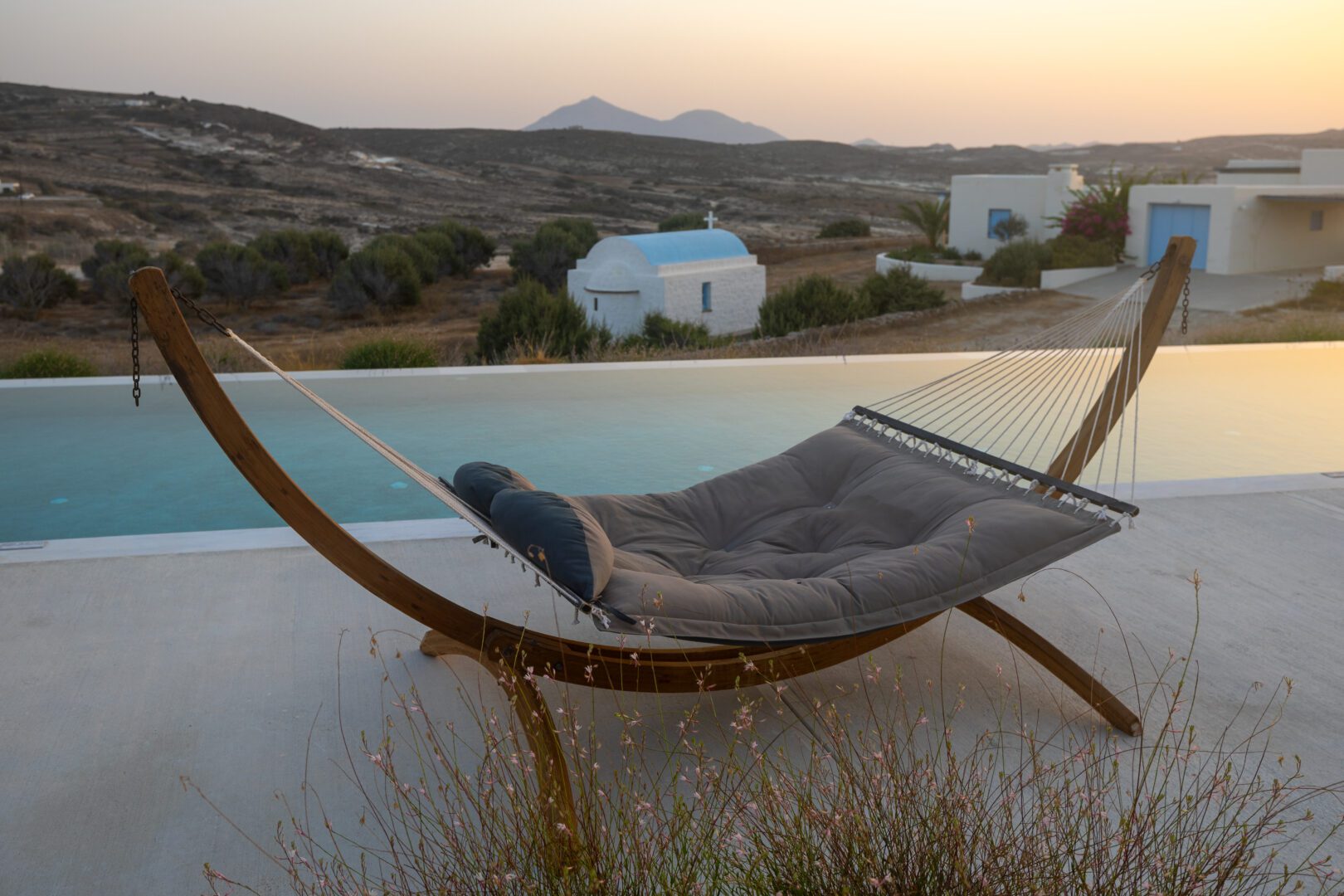 Domes White Coast Milos Review: Beautiful Setting, Disappointing Service